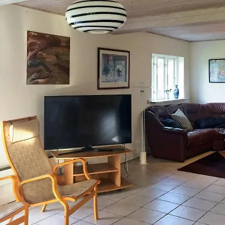 Semesterbostad Six-bedroom Holiday In